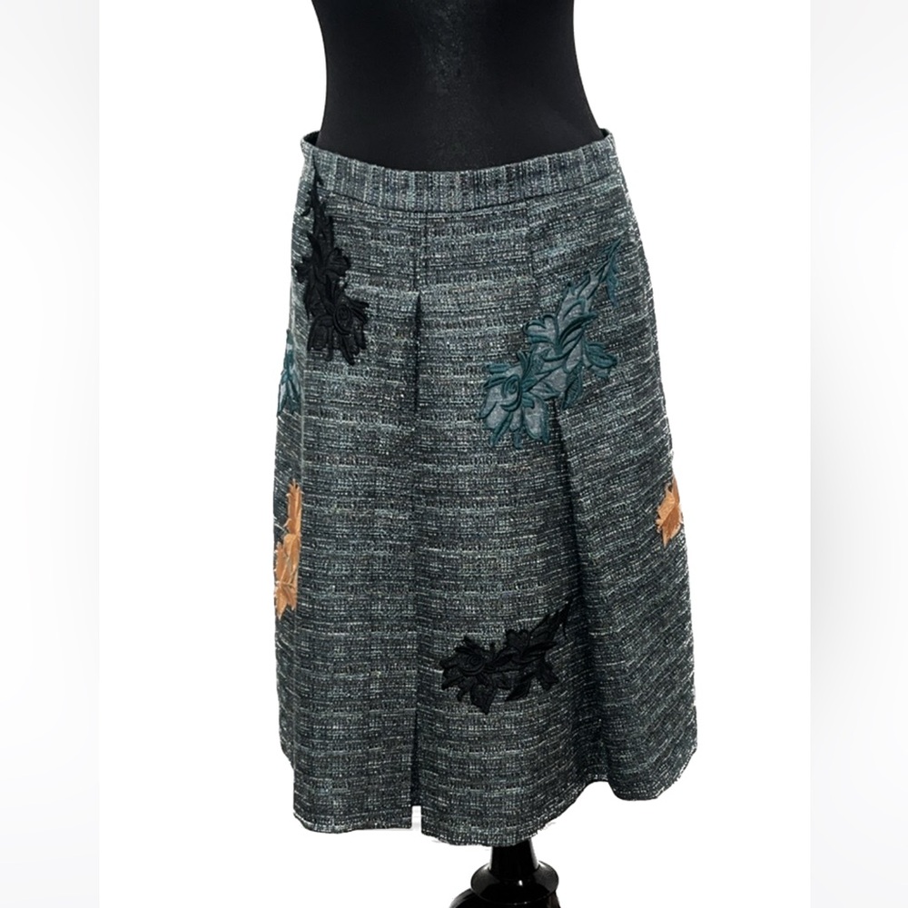 Miri Elegant Gray Skirt with Floral Accents size 10